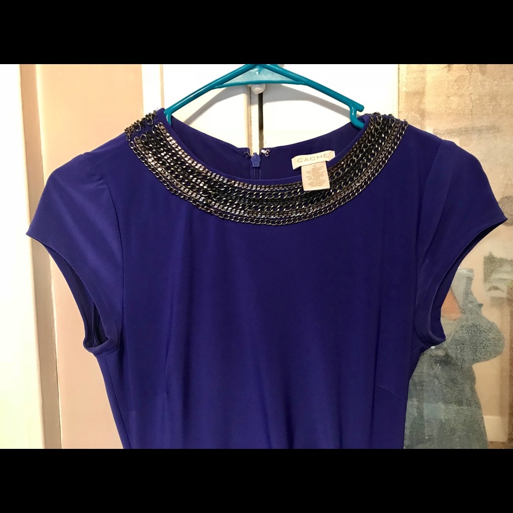 Cachè form fitting cocktail dress